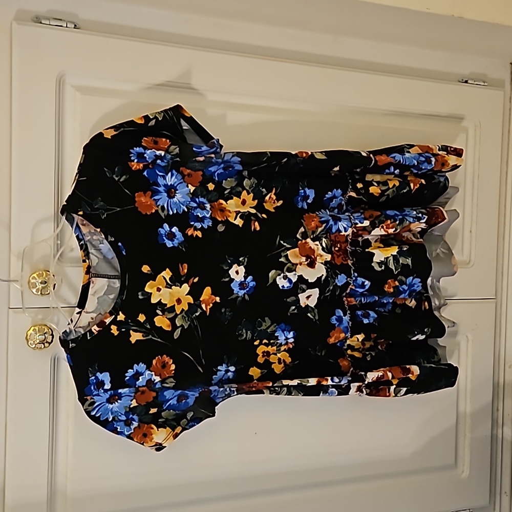 Floral Ruffle Bottom Top